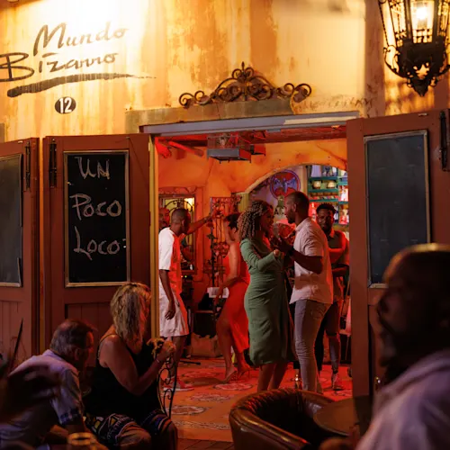 Mundo Bizarro couple dancing