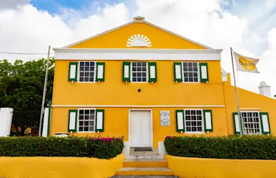 landhuischobolobo-curaccedilaoliqueurdistillery-1-294201