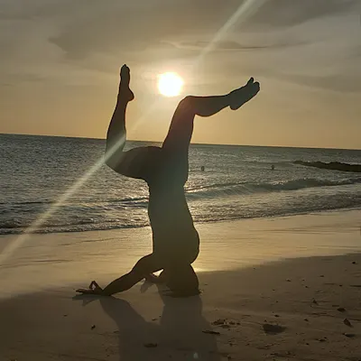 VJ - Yoga Headstand