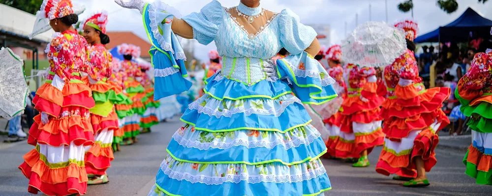 Seu Parade women in blue dress