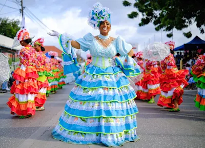 Seu Parade women in blue dress
