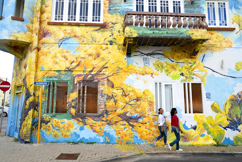 Angela and Korra walking past street are in Scharloo.