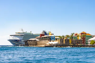 Cruise ship at Riffort