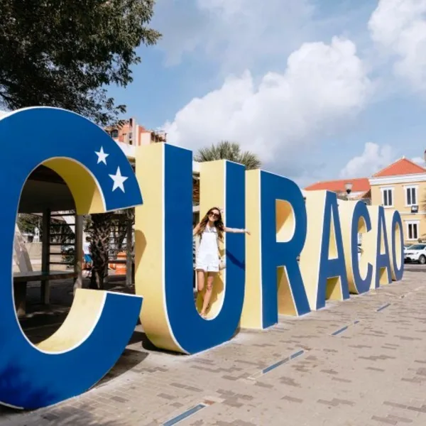 curacao-tour-travel-spots-instagramable-locations-alyson-haley-travel-blog-island-outfit-inspiration-1-539408