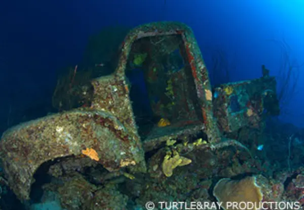 CC Lover's Beach, Vaersenbaai and the Car Wrecks