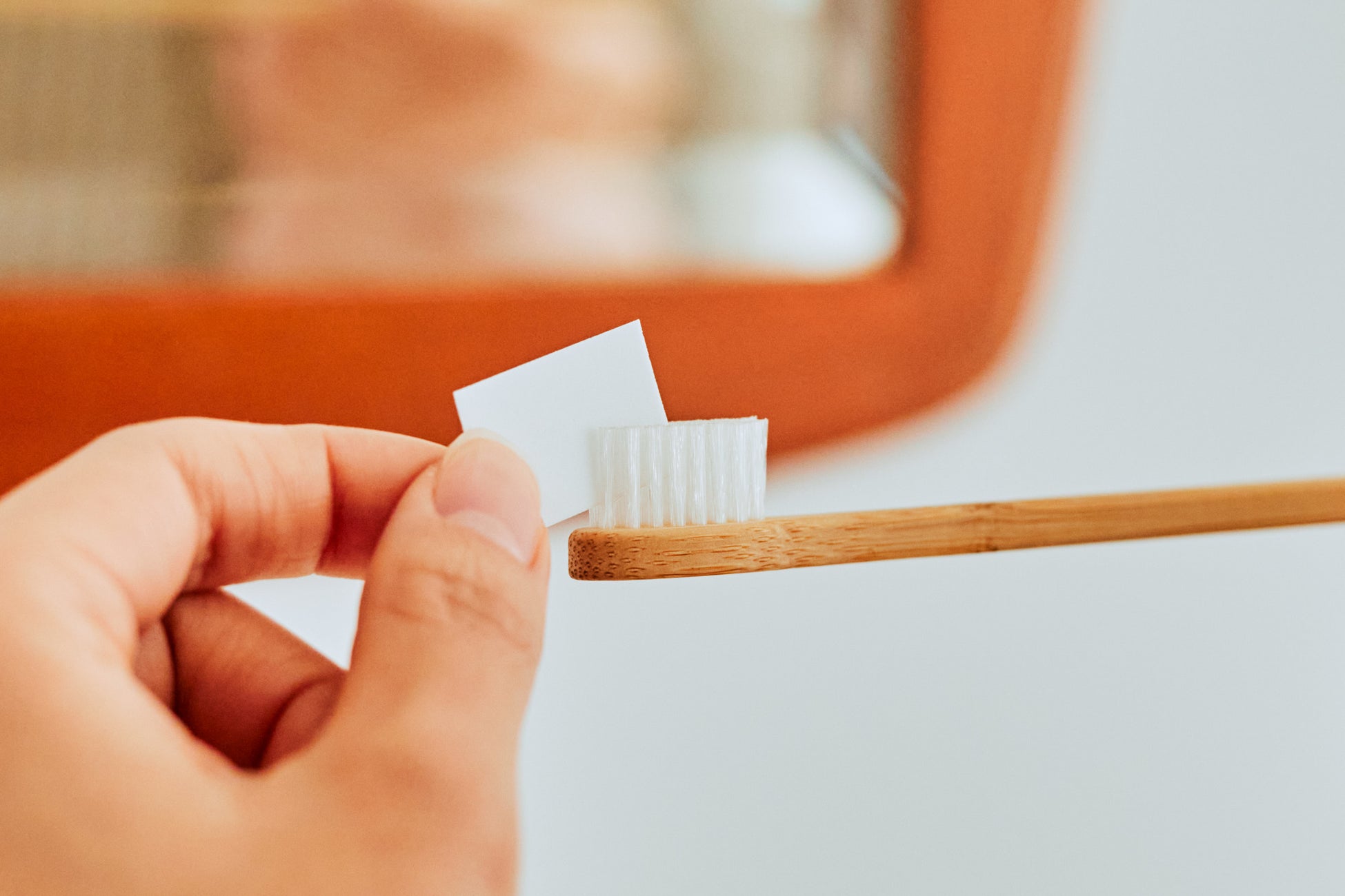 プラスチック使用量を約98%削減した「歯磨きペーパー」が新登場