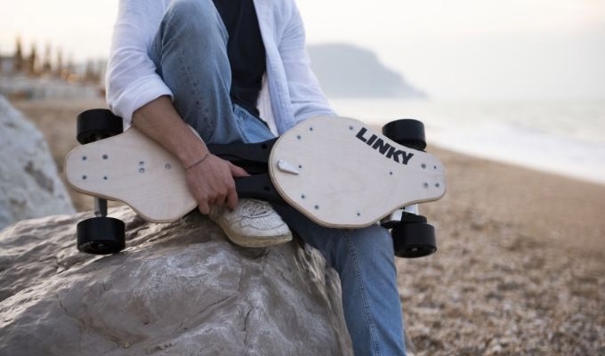 Linky Innovation、世界初の折りたたみ式電動ロングボード「Linky 2.0」を発表