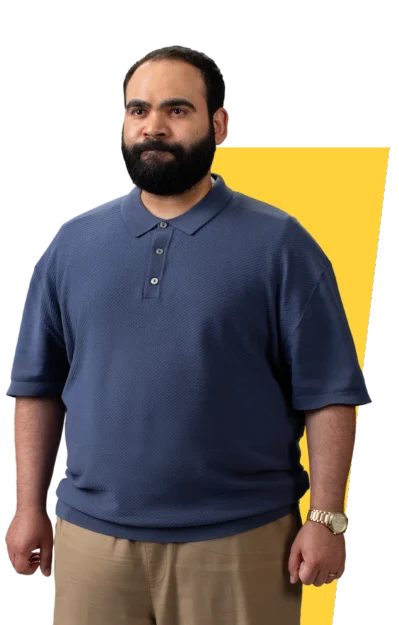 Hombre con obesidad muestra cara de frustración