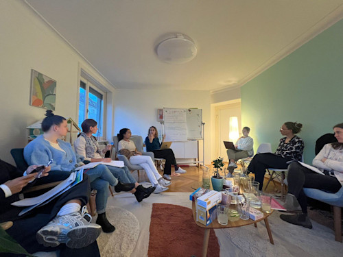 'Selbstwert' in der Praxis: Ein bereichernder Workshop für Psychotherapeut:innen bei Upendo