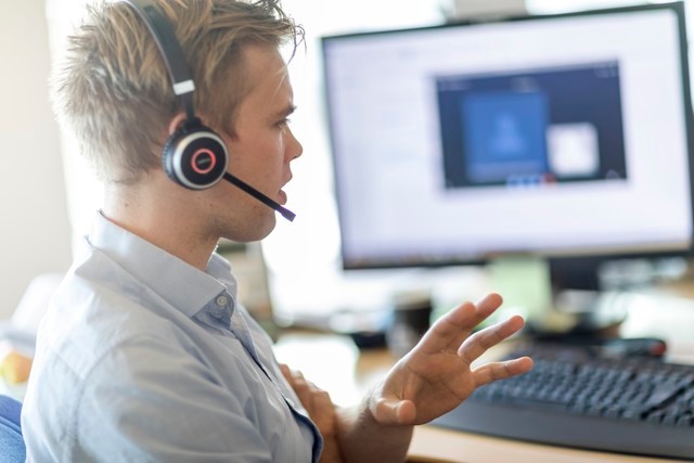 DFDS Freight employee answering questions and helping customers meet their shipping and logistics needs