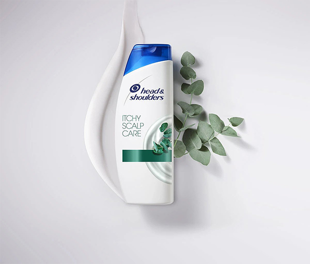 Head&Shoulders Itchy scalp care bottle with twigs and creamy streak in the background.