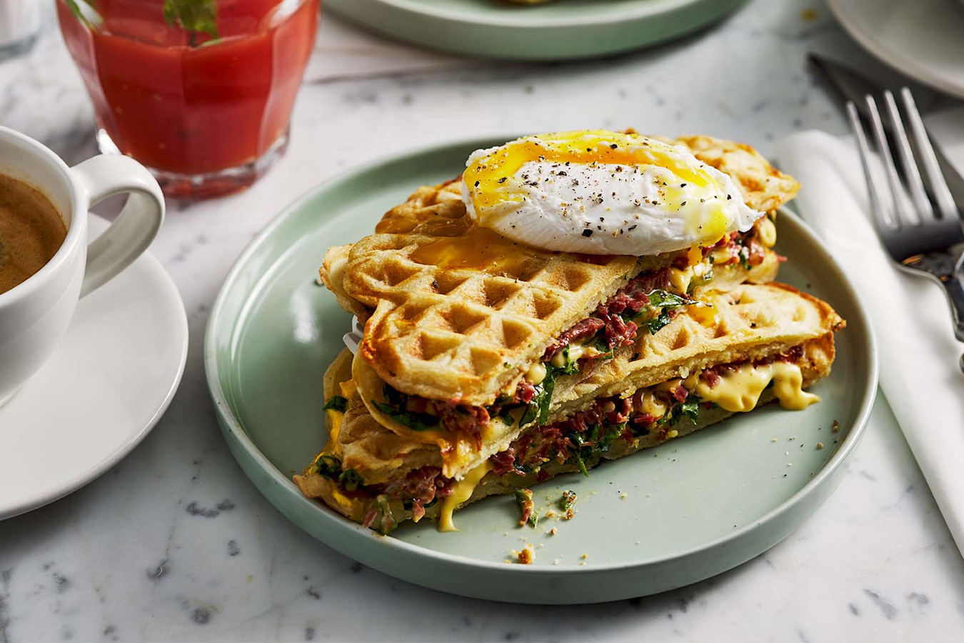 Brunch waffle Benedict