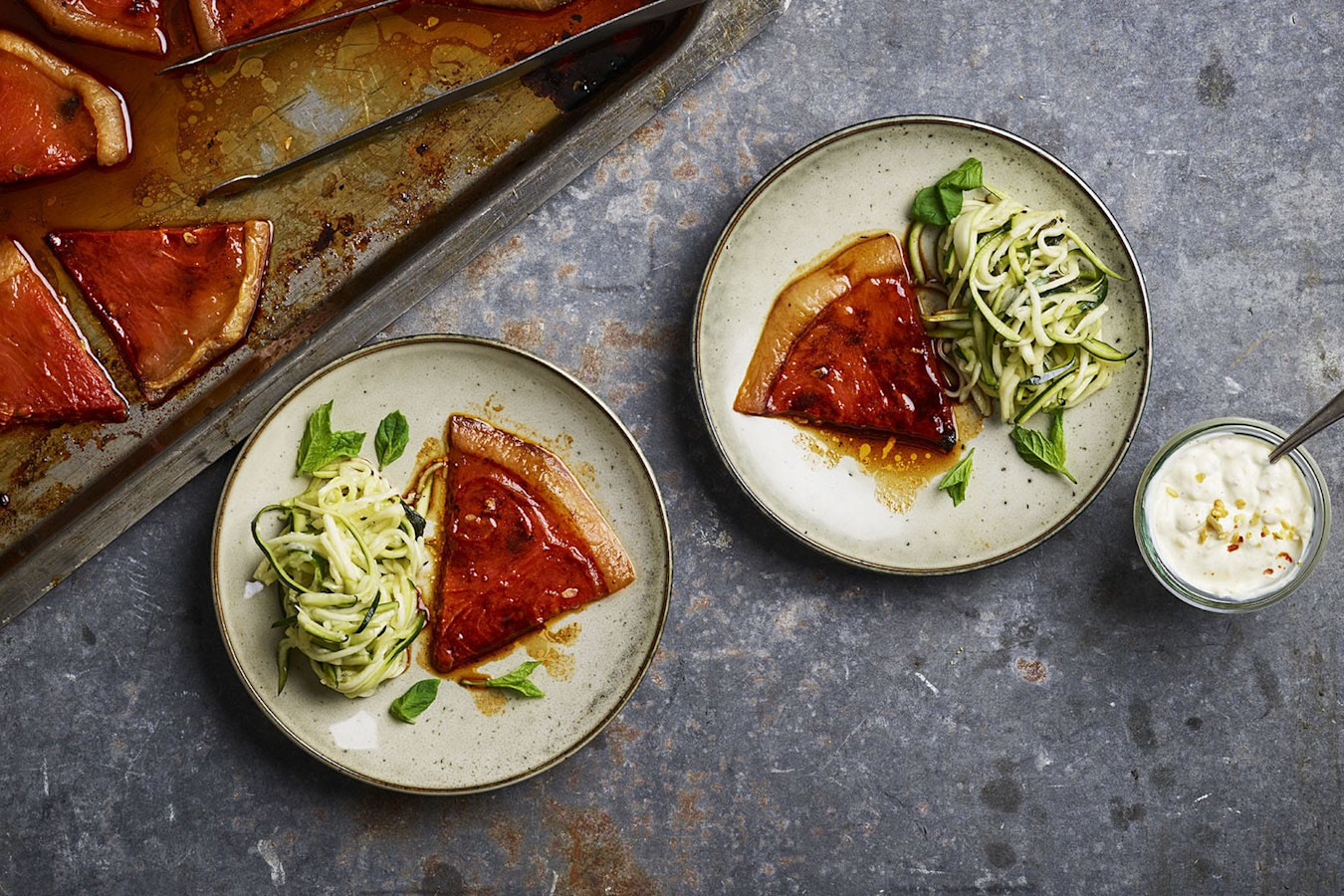 Bakad vattenmelon med squash & myntasallad