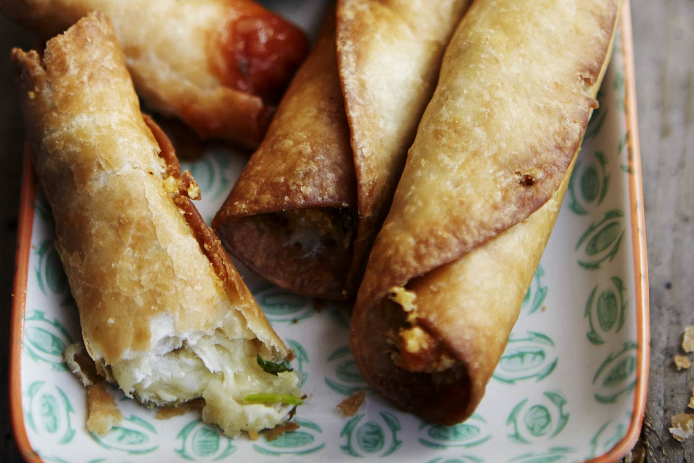 Kycklingfyllda flautas med salsa