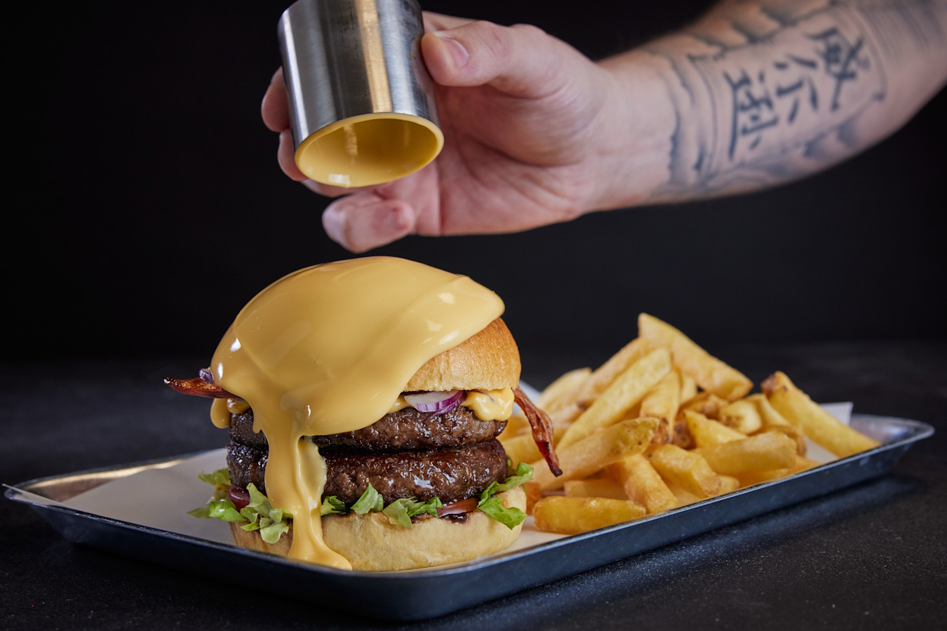 Santa Maria Double cheese burger, cheese sauce crown