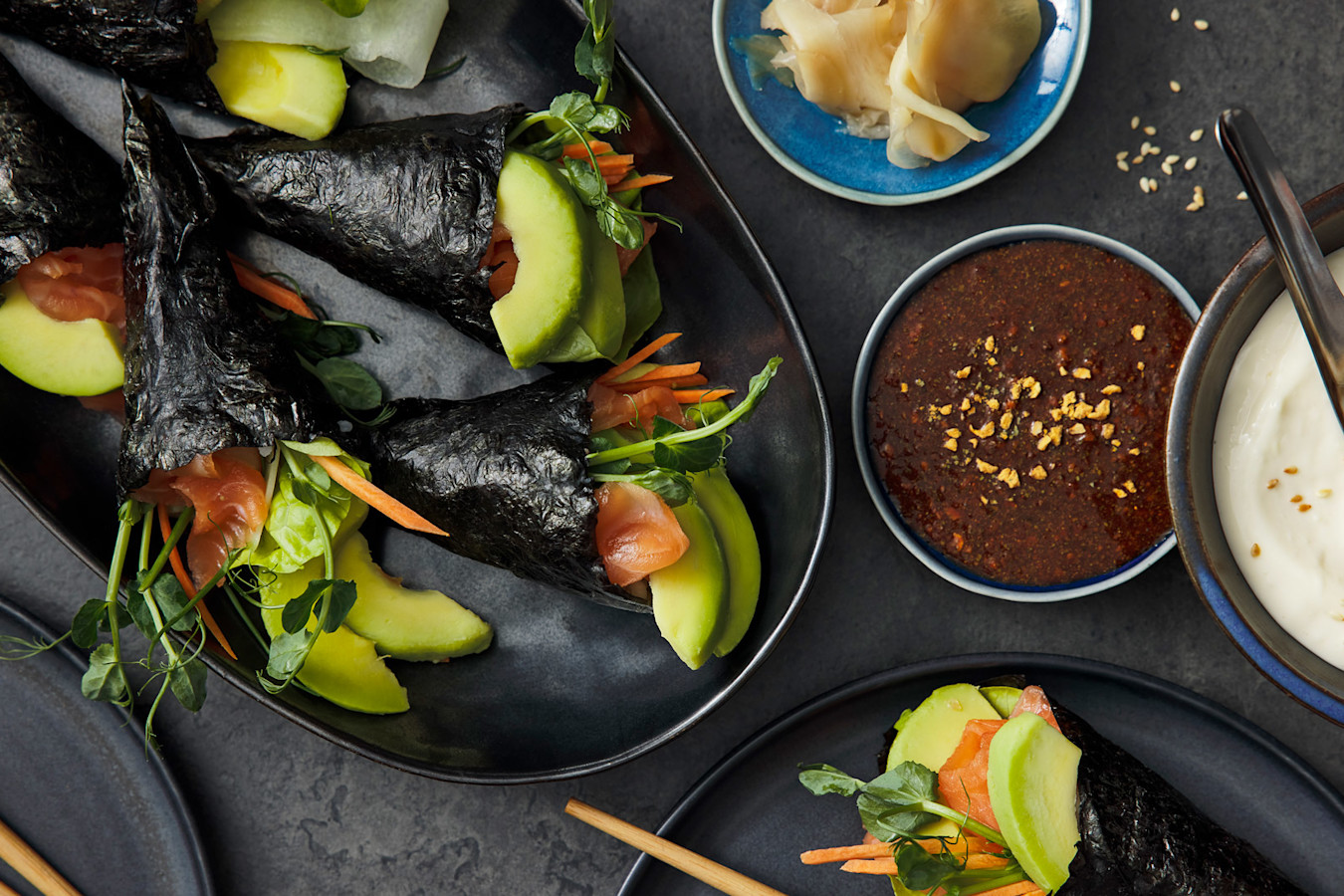 Lax Temaki med avocado och sojadip