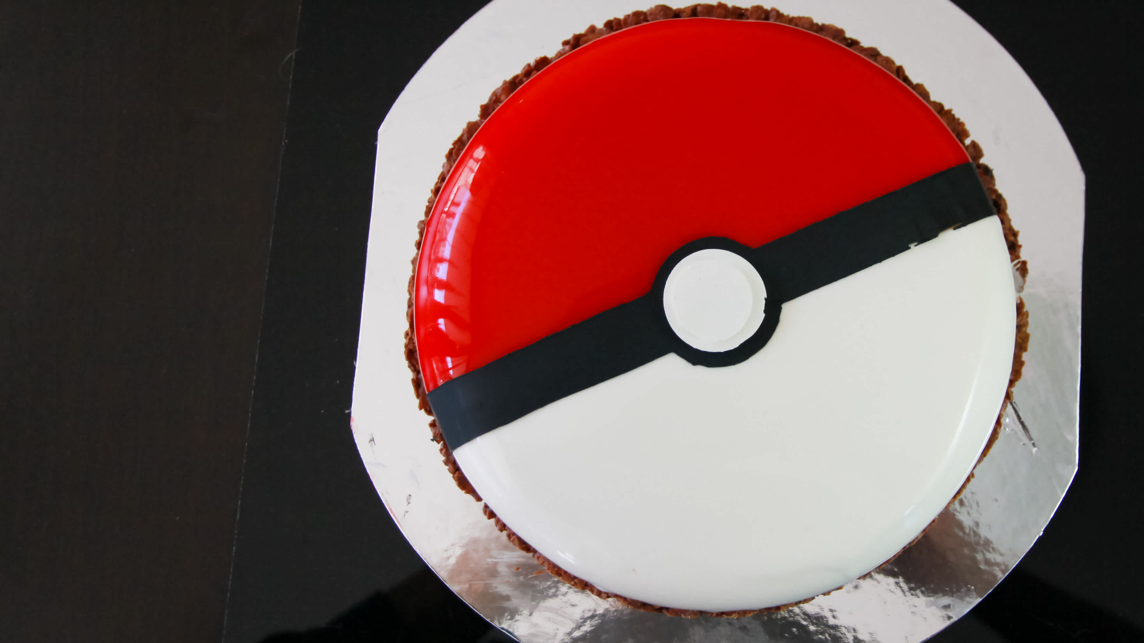 pokeball-entremet-top-view