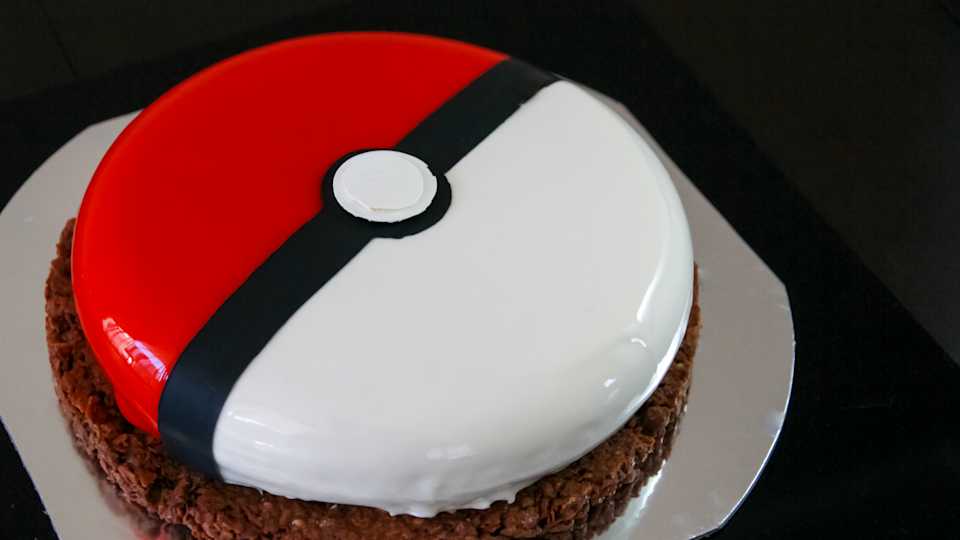 pokeball-entremet-side-view