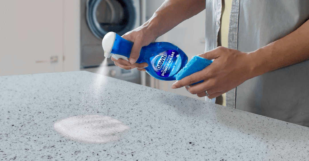 Rocíe Dawn® directamente sobre la superficie