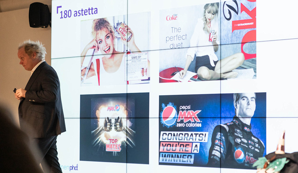 180 astetta -taktiikan esimerkkeinä Jani Halme käytti muun muassa Diet Colan ja Pepsi Maxin erilaisia ilmeitä.