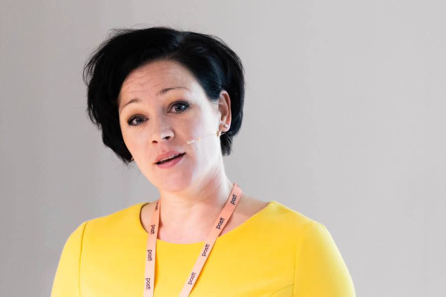 Postin myyntijohtaja Jenni Korhonen puhui Postin asiakasdatasta.