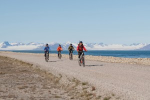 Sightseeing with electric bike - Hurtigruten Svalbard - Photo Schibsted Partnerstudio