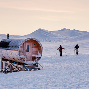 Cabin Juvacabin Arctic winter expedition friends skiing Agurtxane Concellon Hurtigruten Svalbard 1920x1920