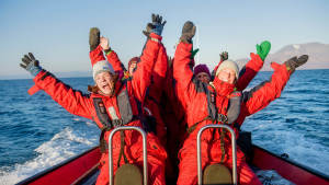 ISFJOR~2Isfjord-safari-bird-cliffs Boattrip Arctic-wildlife Agurtxane-Concellon_rib_happy_people