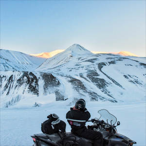 Snowmobile-expedition_Juvahytta_Explore_Adventure_Svalbard_Winter-landscape__Agurtxane-Concellon_Thumbnail-1920x1920