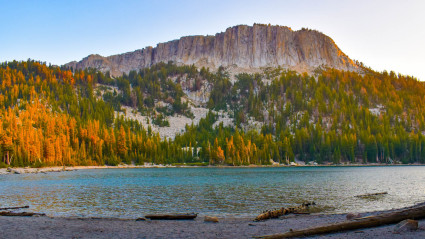A photo of Mammoth Lakes, a great place to enjoy fall in California.
