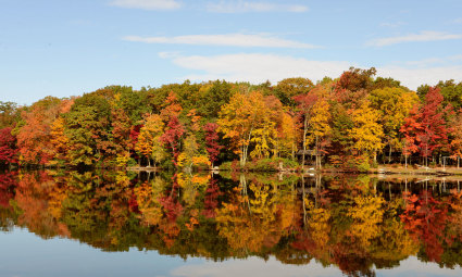 A photo of the Pocono Mountains, Pennsylvania, one of the best places for fall vacations.