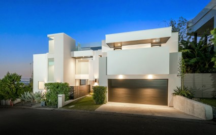 modern exterior home in LA