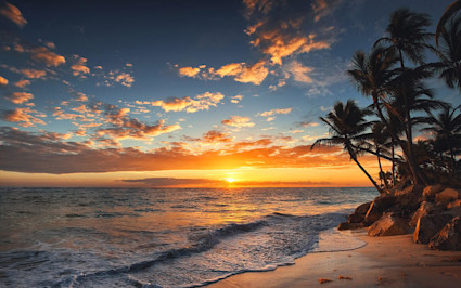 A photo of Maui, Hawai’i, one of the best vacation spots for couples