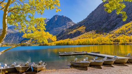 A photo of June Lake, a great place to enjoy fall in California.
