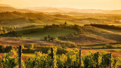 A photo of Tuscany, Italy, one of the most romantic fall getaways.
