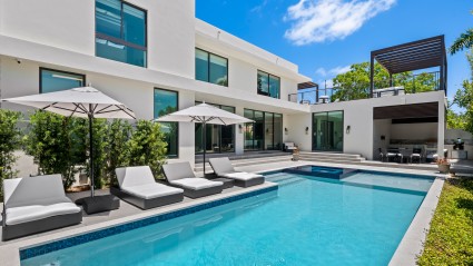 Pool and Lounge in Miami Beach