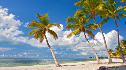 A photo of The Keys, Florida, one of the most romantic fall getaways.
