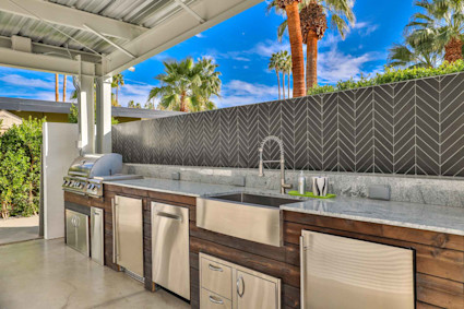 Palm Springs outdoor kitchen with sink, fridge and grill