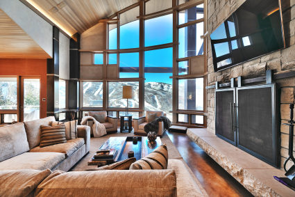living room with view of mountain