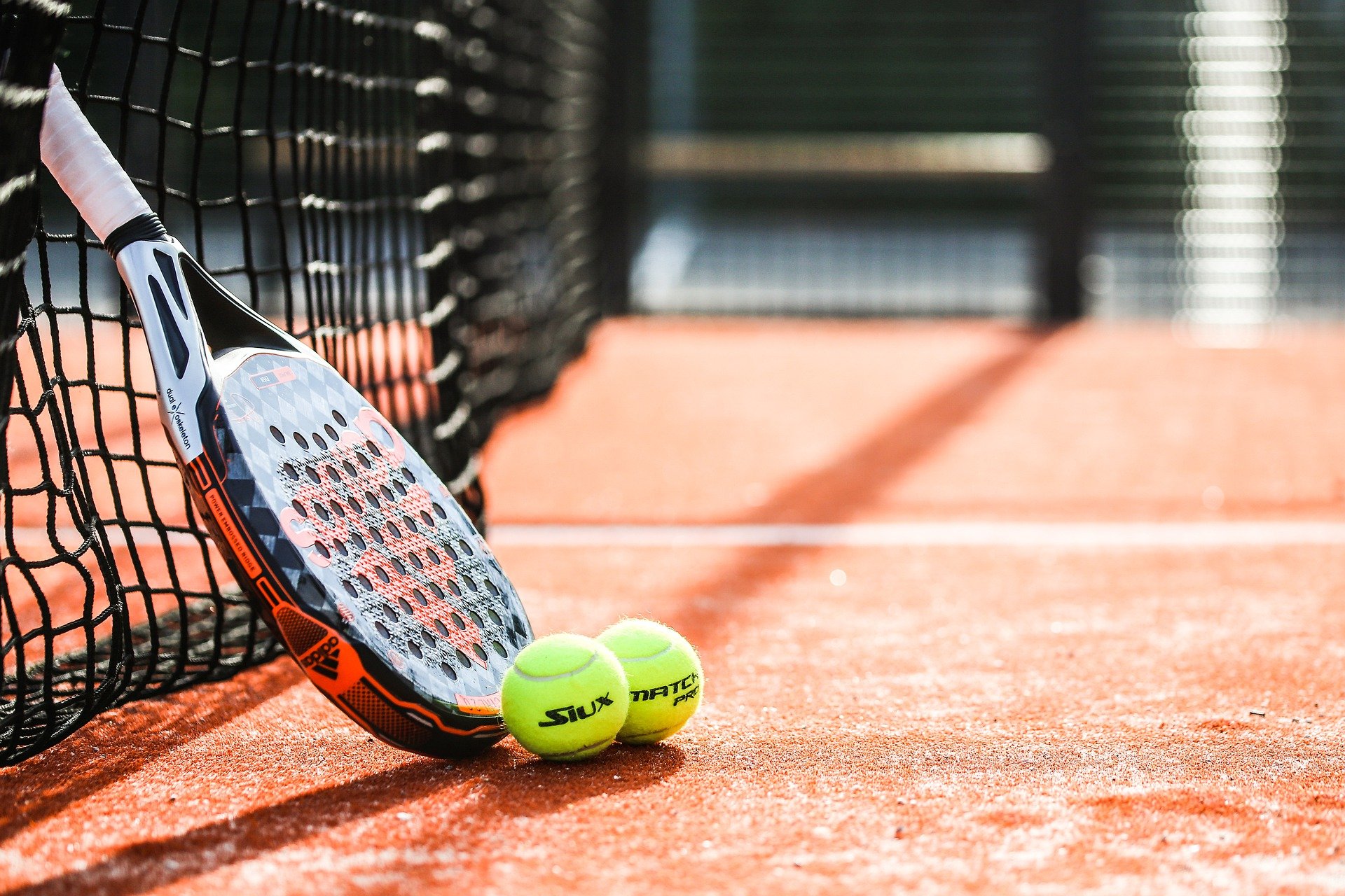 „Moderne Sportstätten 2022“ – Tennisverein Grün-Weiß Heiligenhaus e.V. erhält Fördermittel