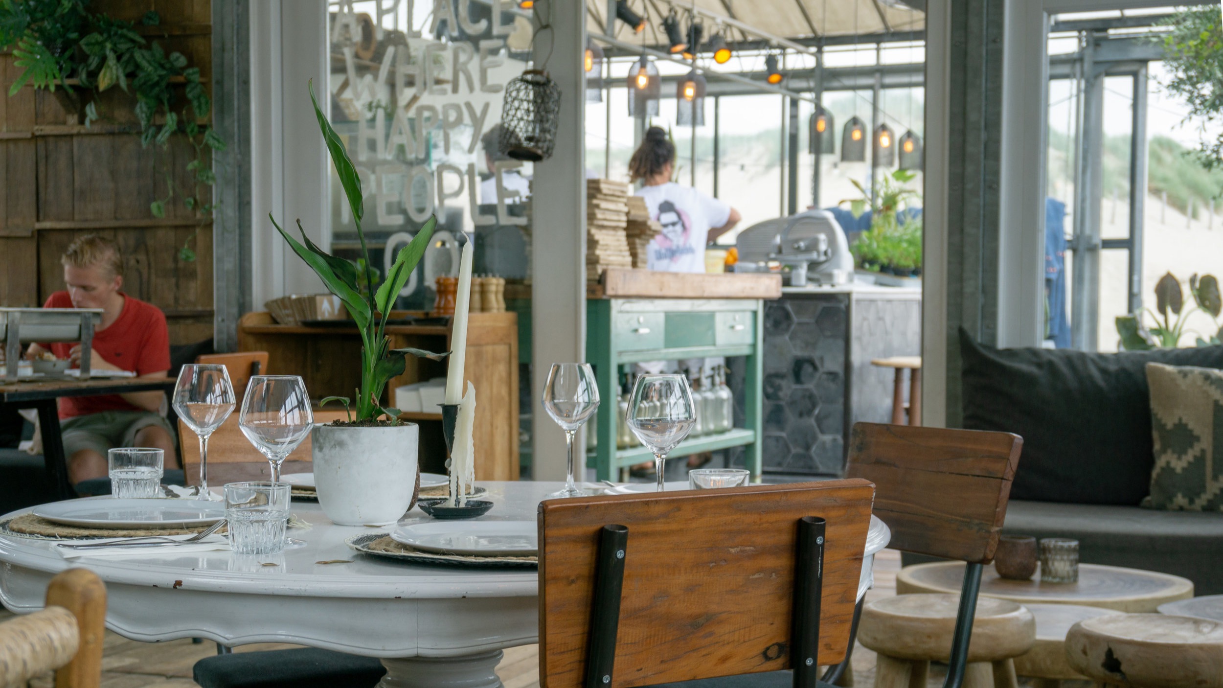 Unplanned-die-schoensten-Beachbars-Branding