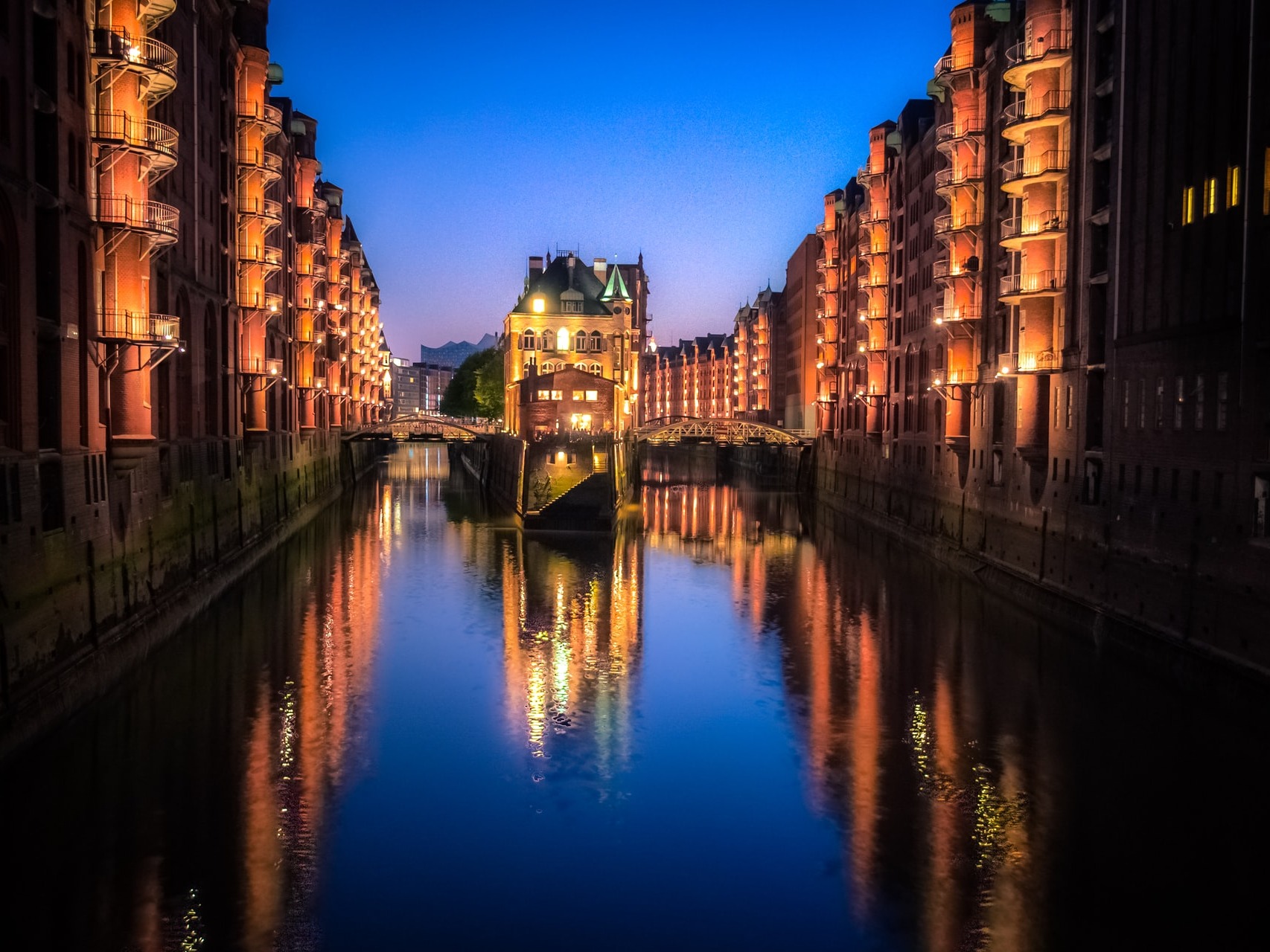 Unplanned-Citytrip-Hamburg-Nacht@dermanuskript