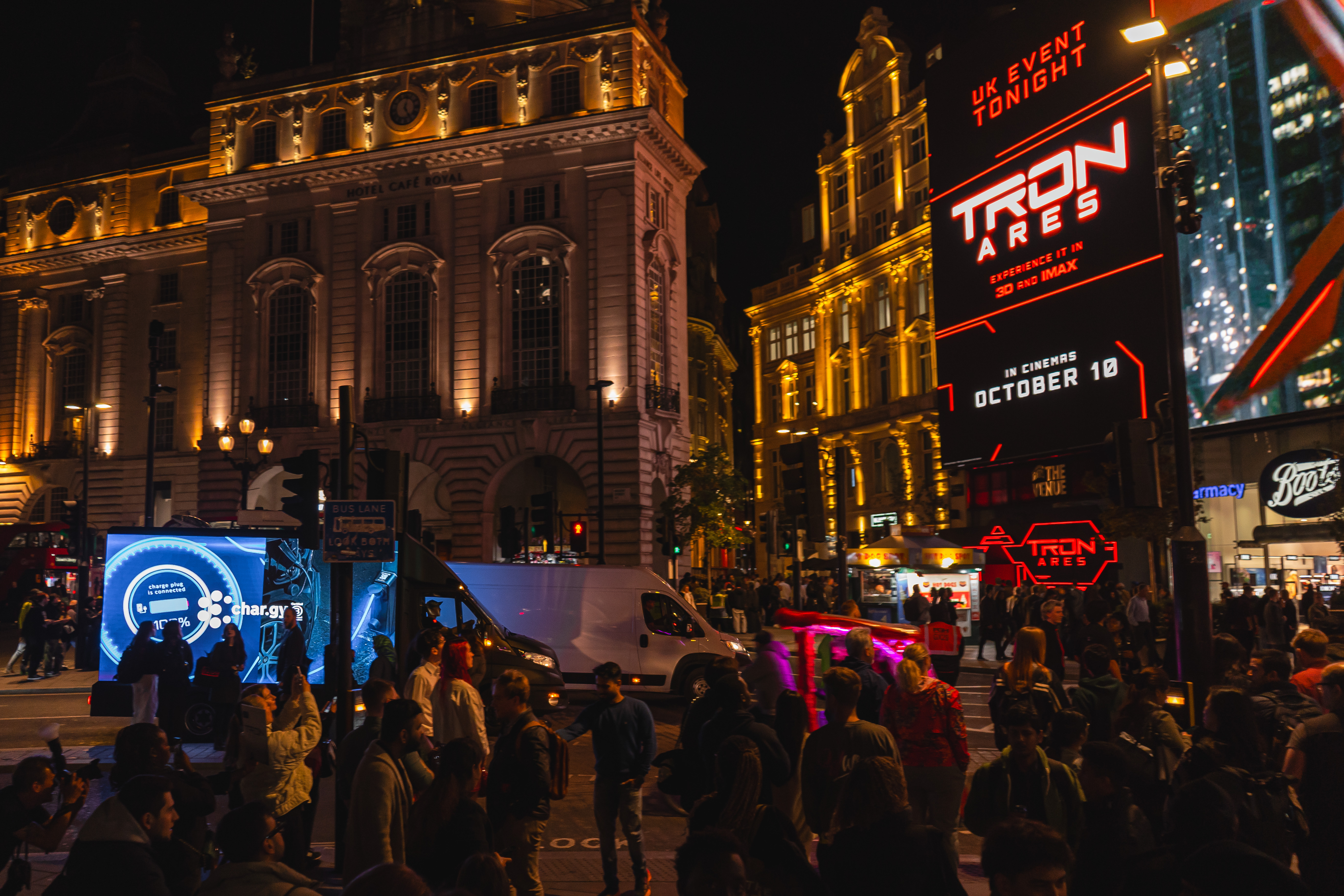 Piccadilly lights digivan