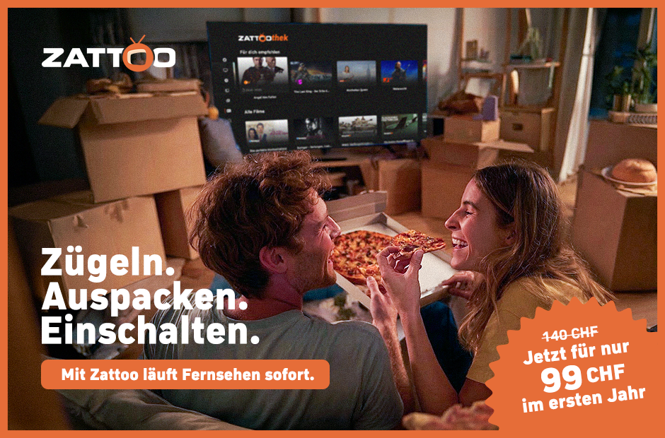 Ostergewinnspiel mit Zattoo Premium, Bild mit zwei Personen die gerade umgezogen sind, auf der Couch sitzen, Pizza essen und Fernsehen mit Zattoo schauen.
