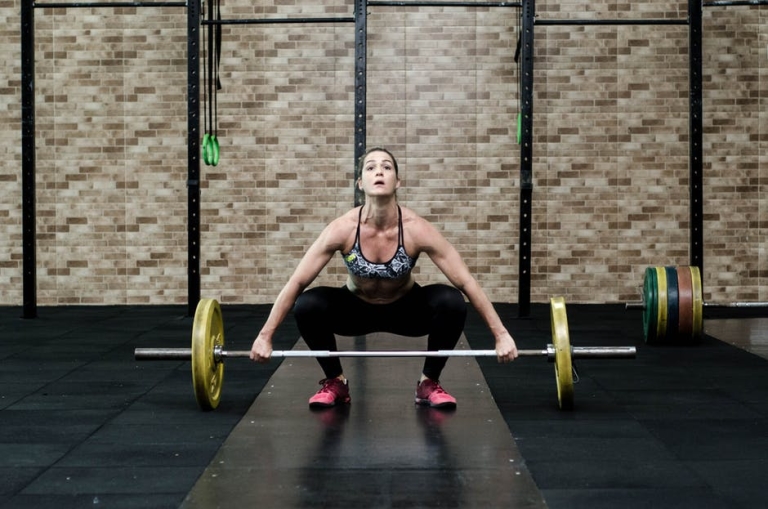 Woman preparing for a snatch