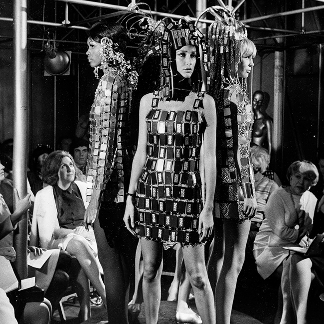  Paco Rabanne , Manifesto: 12 unwearable dresses in contemporary materials, 1966 