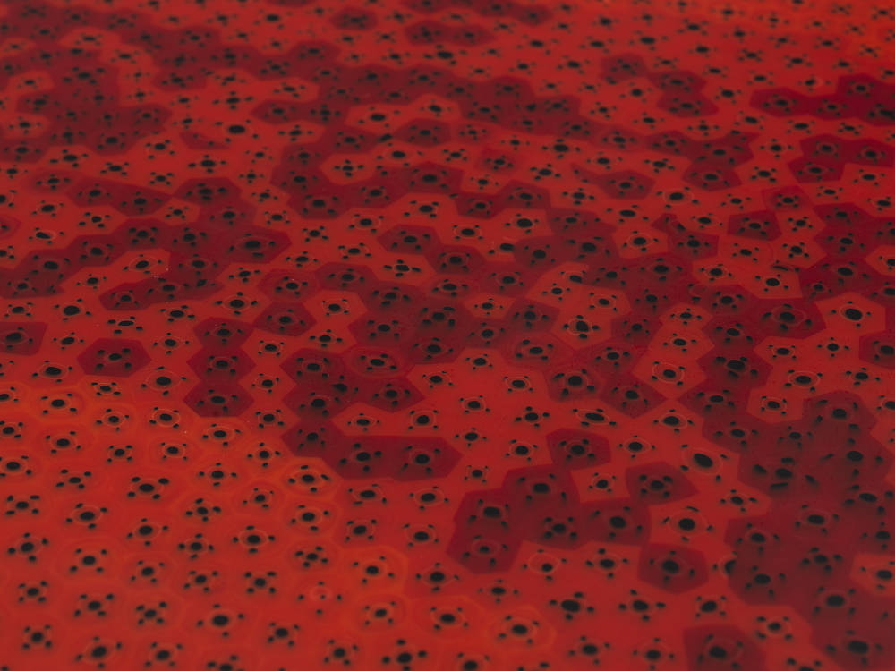  Marc Newson , Red Murrine Glass Table Detail, 2019 - Image Courtesy of Gagosian Gallery 