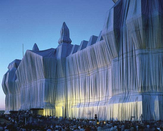  Jeanne-Claude and Christo , Wrapped Reichstag, 1995 