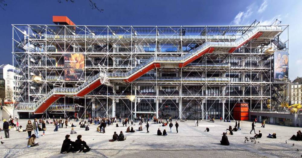  Richard Rogers, Renzo Piano and Gianfranco Franchini,  Centre Pompidou, Exterior View 
