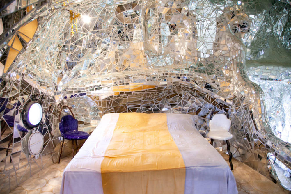  Niki de Saint Phalle , Tarot Garden, Bedroom inside the Empress 